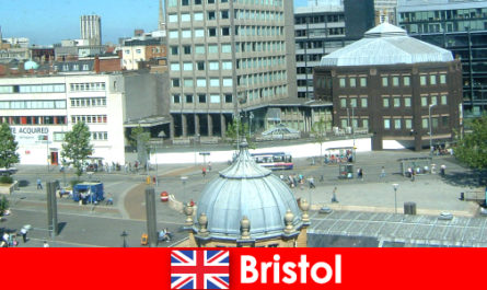Zwiedzanie miasta Bristol w Anglii dla podróżujących wczasowiczów
