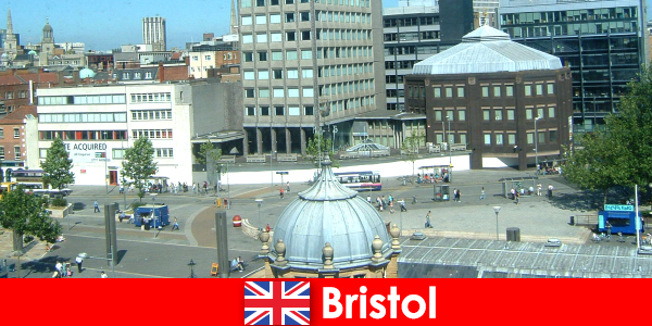 Zwiedzanie miasta Bristol w Anglii dla podróżujących wczasowiczów