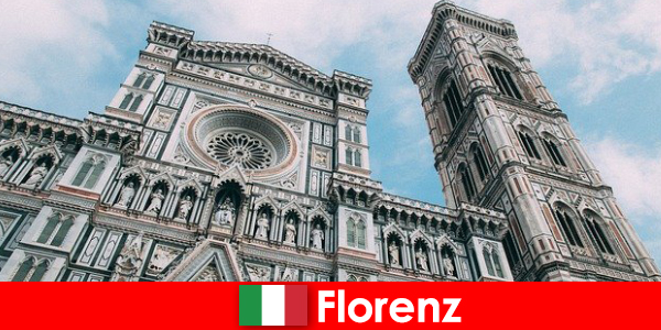 Florencja z wieloma historycznymi miastami sztuki przyciąga turystów z całego świata