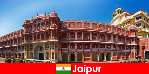 Większość niezwykłych architektur przyciąga do Jaipur wielu turystów