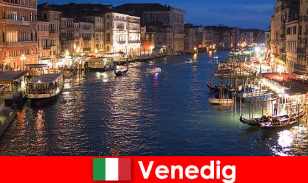 Wenecja miasto z gondolami i licznymi skarbami sztuki