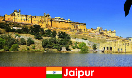 Obcy w Jaipur uwielbiają potężne świątynie