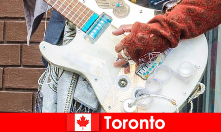 Obcy kochają Toronto ze względu na jego otwartość na scenę muzyczną wszystkich kultur