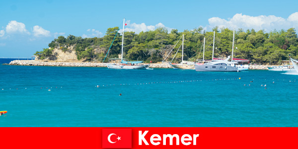 Rejs statkiem i gorące imprezy dla młodych wczasowiczów w Kemer Turcja