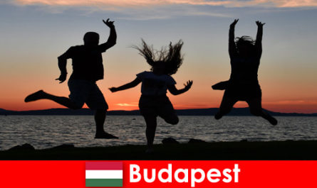 Budapeszt Węgry dla młodych imprezowiczów z muzyką i tanimi drinkami w barach i klubach