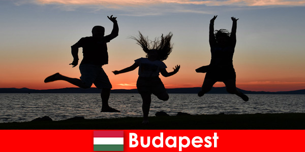 Budapeszt Węgry dla młodych imprezowiczów z muzyką i tanimi drinkami w barach i klubach