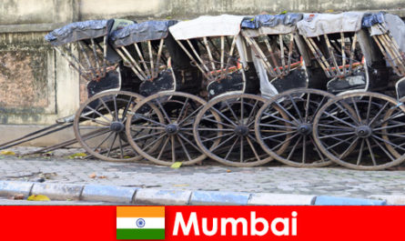 Bombaj w Indiach oferuje przejażdżki rikszą po zatłoczonych ulicach dla entuzjastów podróży