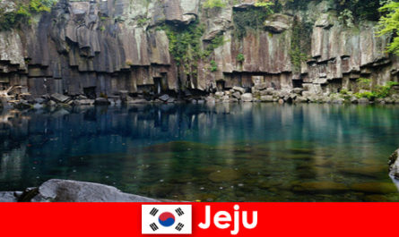 Egzotyczna podróż długodystansowa do pięknego wulkanicznego krajobrazu Czedżu w Korei Południowej