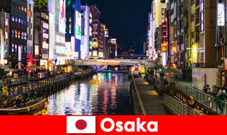 Dzielnice rozrywki i przysmaki czekają na zagranicznych podróżnych w Osace w Japonii