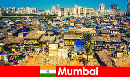 W Bombaju w Indiach podróżni doświadczają kontrastów tego wspaniałego miasta
