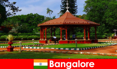 Turyści z zagranicy mogą spodziewać się wspaniałych wycieczek łodzią i wspaniałych ogrodów w Bangalore w Indiach