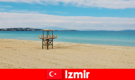 Odpoczywających wczasowiczów oczarują plaże w Izmirze w Turcji