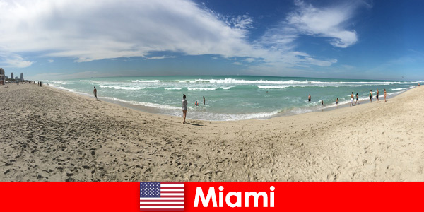 Młodzi podróżnicy uważają, że ciepłe Miami w Stanach Zjednoczonych jest ekscytujące, modne i wyjątkowe