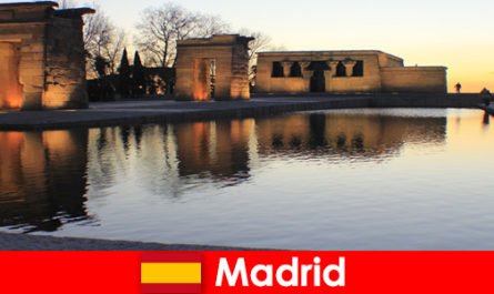 Popularny cel wycieczek do Madrytu w Hiszpanii dla europejskich studentów
