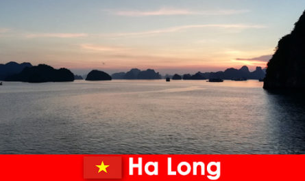 Idealne wakacje w Ha Long Wietnam dla zestresowanych turystów zagranicznych