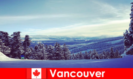 Zimowe wakacje w Vancouver w Kanadzie z zabawą na nartach dla rodziny podróżującej