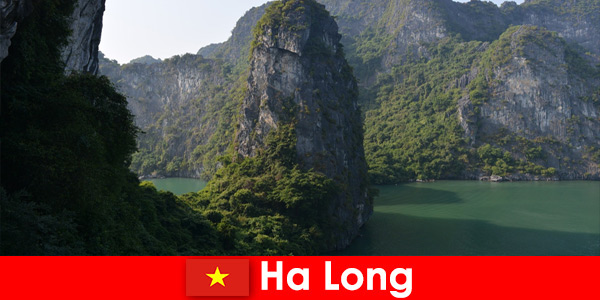 Ekscytujące wycieczki i jaskinie dla wczasowiczów w Ha Long Wietnam
