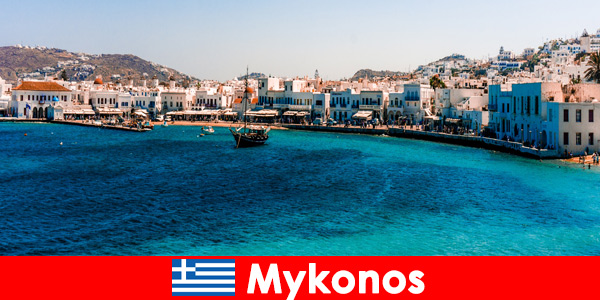 Popularny cel podróży z fantastycznymi plażami na Mykonos w Grecji