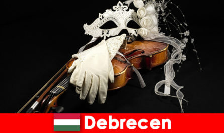 Tradycyjny teatr i muzyka w Debreczynie na Węgrzech jest koniecznością dla podróżników kulturalnych