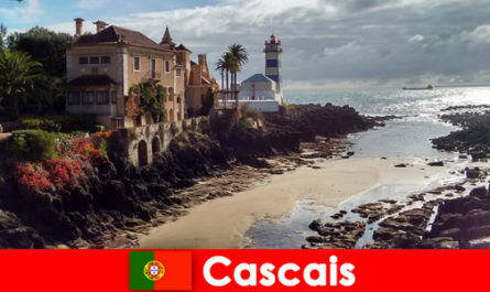 Entuzjastyczna turystyka fotograficzna do malowniczego miasteczka Cascais Portugalia