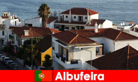 Popularnym miejscem wakacyjnym w Europie jest Albufeira w Portugalii dla każdego turysty