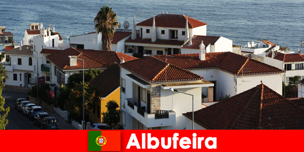 Popularnym miejscem wakacyjnym w Europie jest Albufeira w Portugalii dla każdego turysty