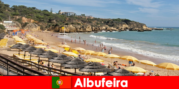 Wczasy rodzinne lub goście imprezowi wszyscy są mile widziani w Albufeira Portugalia