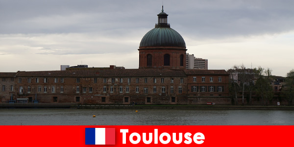 Krótka wycieczka do Tuluzy we Francji dla kulturalnych podróżników z Europy