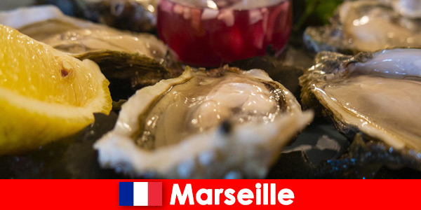 Ciesz się świeżo złowionymi owocami morza i wyjątkową atmosferą w Marsylii we Francji