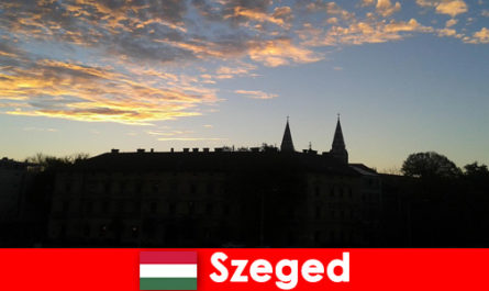 Głęboki wgląd w historię miasta Szeged na Węgrzech dla turystów