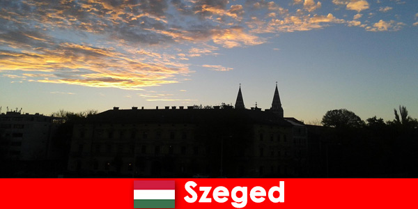 Głęboki wgląd w historię miasta Szeged na Węgrzech dla turystów