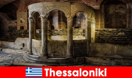 Urlopowicze w Salonikach Grecja odwiedzają meczety, kościoły i klasztory