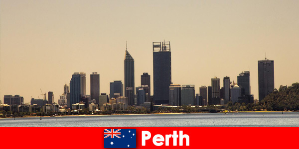 W Perth Australia turyści mogą znaleźć darmowe wskazówki dotyczące restauracji i zakwaterowania