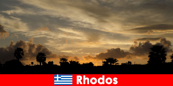 Zmierzch i fantastyczne temperatury do marzeń na Rodos w Grecji