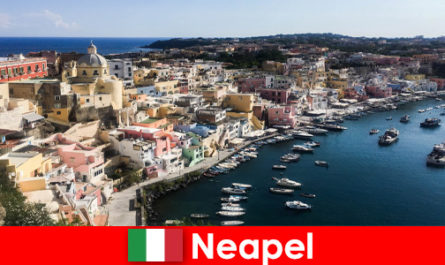 Wakacje w nadmorskim mieście Neapol we Włoszech są zawsze przeżyciem