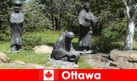 Podróżni odkrywają wyjątkową sztukę i kulturę w Ottawie w Kanadzie