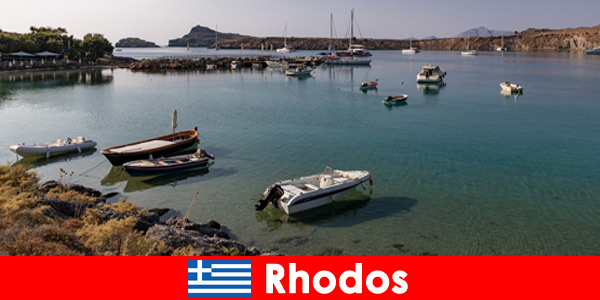 Na Rodos w Grecji z łodziami na szerokie morze