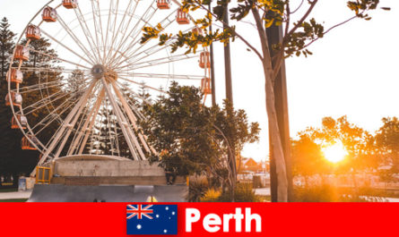 Przyjemna wycieczka do Perth Australia z zabawnymi grami i mnóstwem pokazów