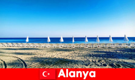 Rekomendacja spędzenia wakacji w Alanya Turcja z dziećmi pływającymi na plaży