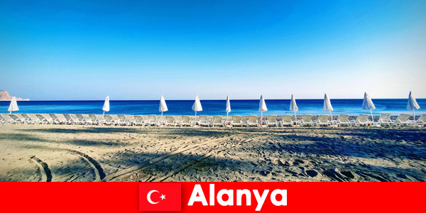 Rekomendacja spędzenia wakacji w Alanya Turcja z dziećmi pływającymi na plaży