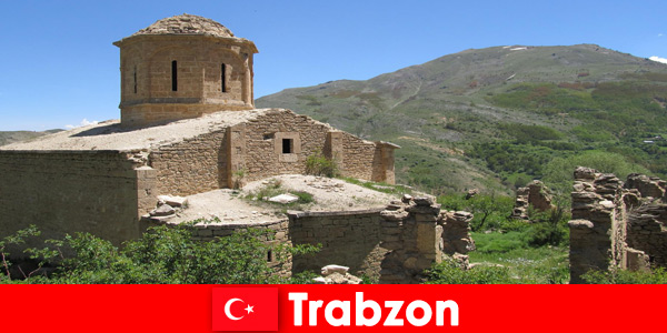 Starożytne ruiny i zabytki przesiąknięte historią fascynują wszystkich w Trabzon Turcja