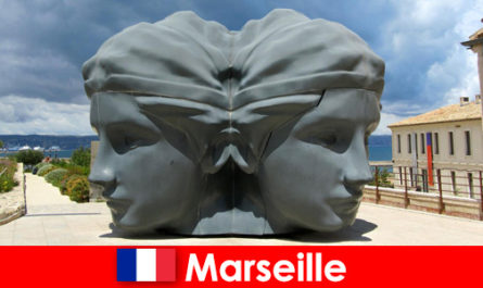 Marsylia we Francji zaskakuje obcokrajowców bogatą kulturą i sztuką
