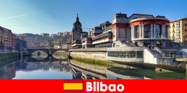 Polecam wycieczki statkiem po mieście z widokiem na wiele zabytków w Bilbao w Hiszpanii