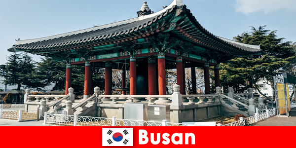 Zdobione świątynie w Busan w Korei Południowej zawsze warto zobaczyć