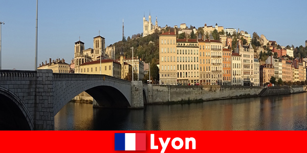 Odkryj popularne miejsca i klasyczną kuchnię w Lyonie we Francji