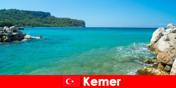 Krystalicznie czysta woda i mnóstwo natury w pięknym Kemer w Türkiye